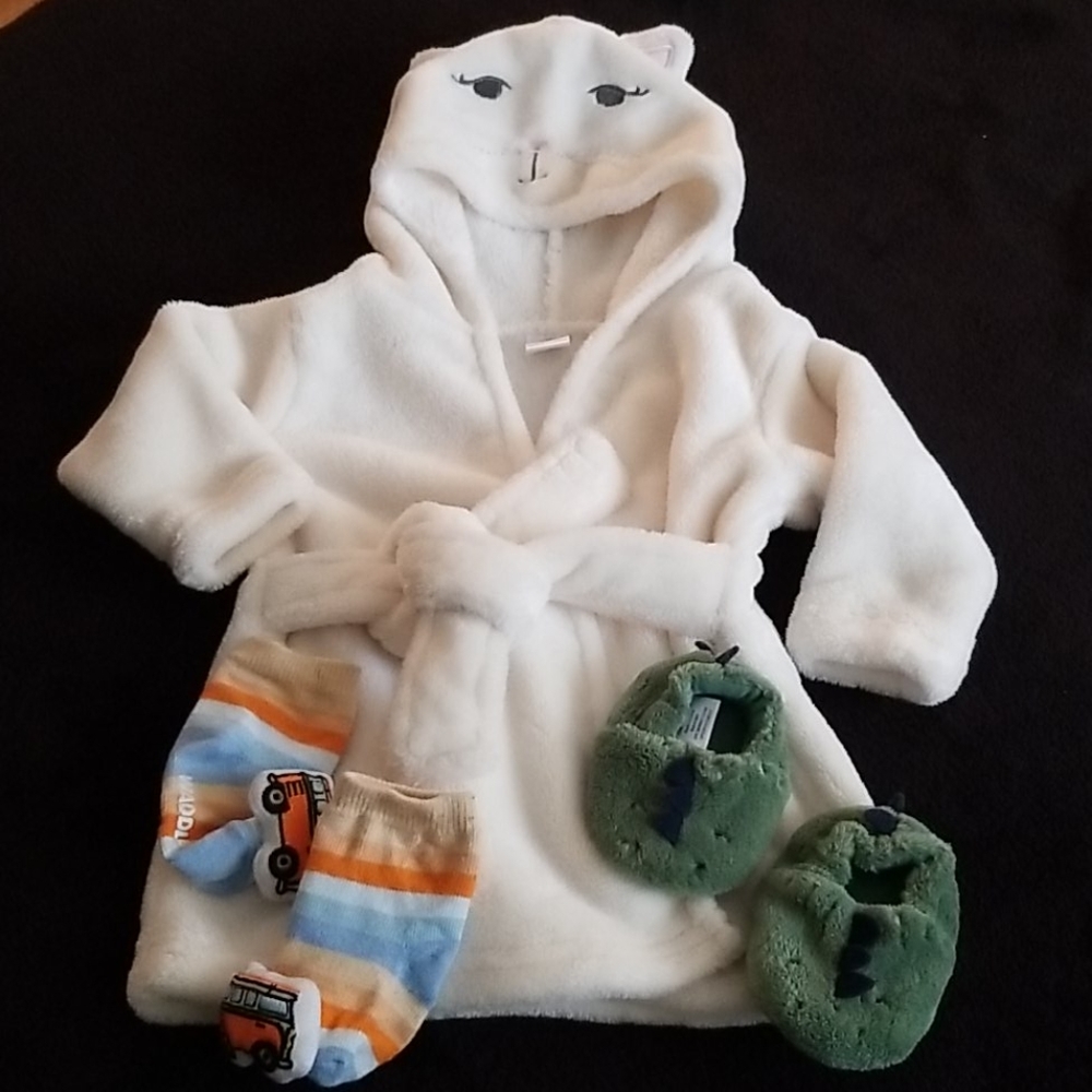 Baby Robe House Shoes & Booties - Picture 3 of 5